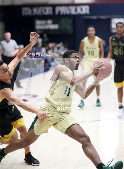 Thumbnail 3 in Moreau Catholic vs. Notre Dame (MaxPreps/DLS MLK Classic) photogallery.
