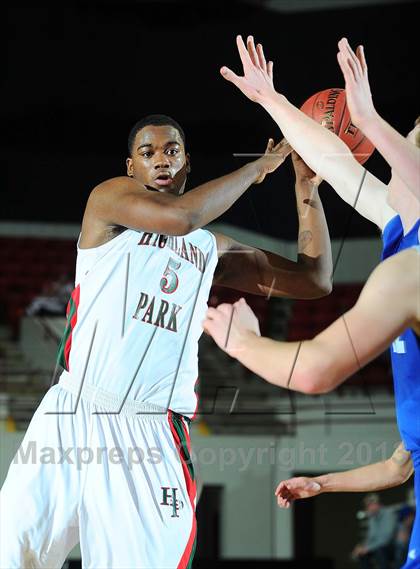 Thumbnail 3 in Highland Park vs. Winfield (KSHSAA 4A  1st Round) photogallery.