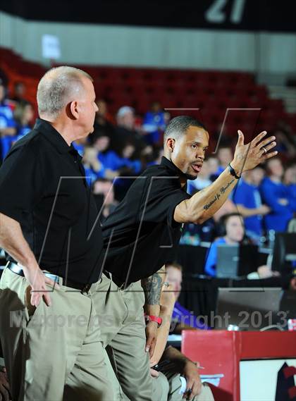 Thumbnail 3 in Highland Park vs. Winfield (KSHSAA 4A  1st Round) photogallery.
