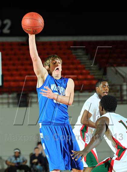 Thumbnail 1 in Highland Park vs. Winfield (KSHSAA 4A  1st Round) photogallery.