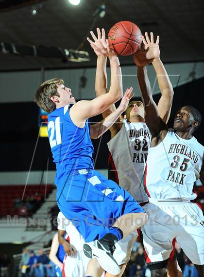 Thumbnail 2 in Highland Park vs. Winfield (KSHSAA 4A  1st Round) photogallery.