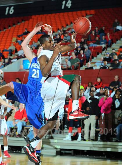 Thumbnail 2 in Highland Park vs. Winfield (KSHSAA 4A  1st Round) photogallery.