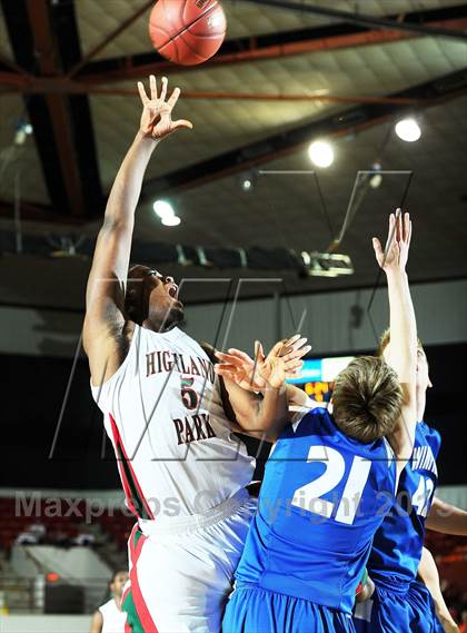 Thumbnail 2 in Highland Park vs. Winfield (KSHSAA 4A  1st Round) photogallery.