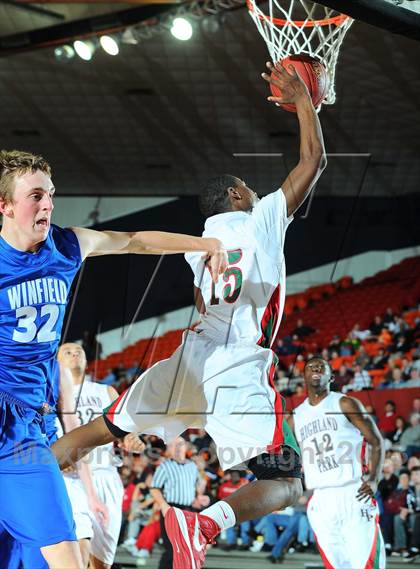 Thumbnail 3 in Highland Park vs. Winfield (KSHSAA 4A  1st Round) photogallery.