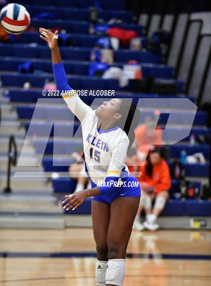 Thumbnail 3 in Steele vs. Klein photogallery.