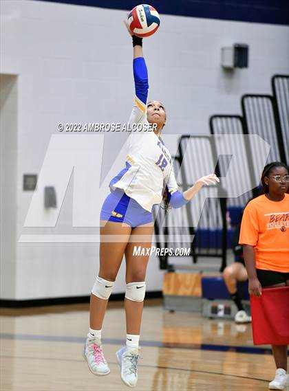 Thumbnail 2 in Steele vs. Klein photogallery.