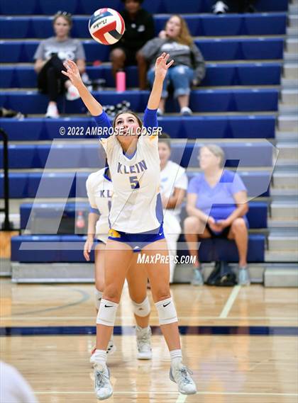 Thumbnail 3 in Steele vs. Klein photogallery.