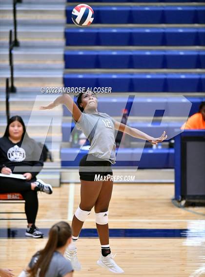 Thumbnail 1 in Steele vs. Klein photogallery.