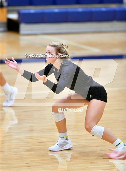 Thumbnail 3 in Steele vs. Klein photogallery.