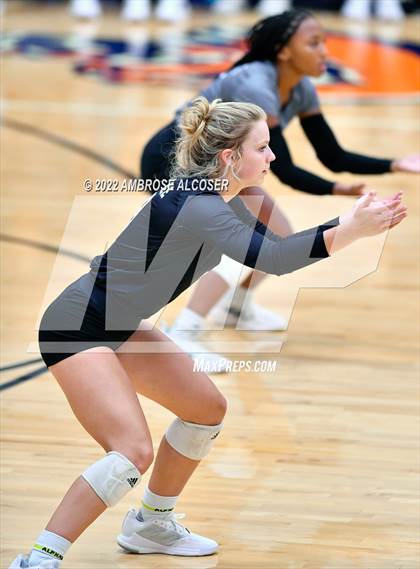 Thumbnail 2 in Steele vs. Klein photogallery.