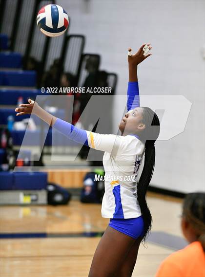 Thumbnail 1 in Steele vs. Klein photogallery.