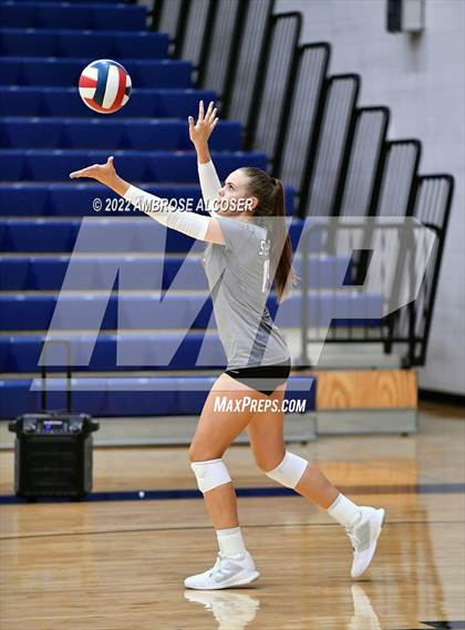 Thumbnail 2 in Steele vs. Klein photogallery.