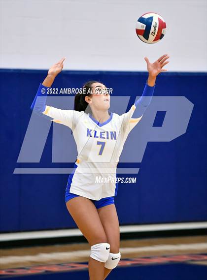 Thumbnail 3 in Steele vs. Klein photogallery.