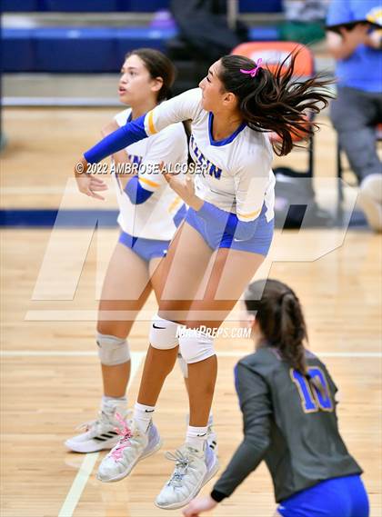 Thumbnail 1 in Steele vs. Klein photogallery.
