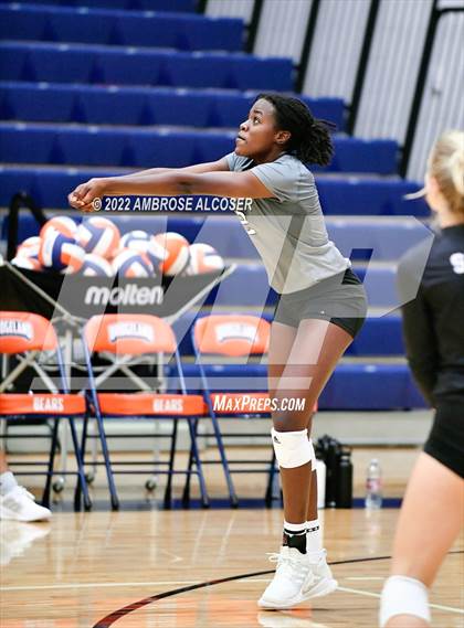 Thumbnail 3 in Steele vs. Klein photogallery.