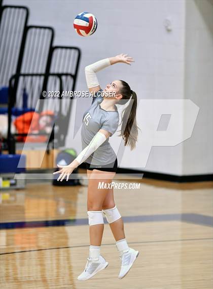Thumbnail 3 in Steele vs. Klein photogallery.