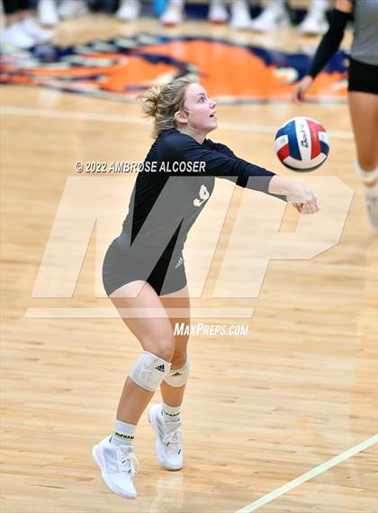 Thumbnail 2 in Steele vs. Klein photogallery.