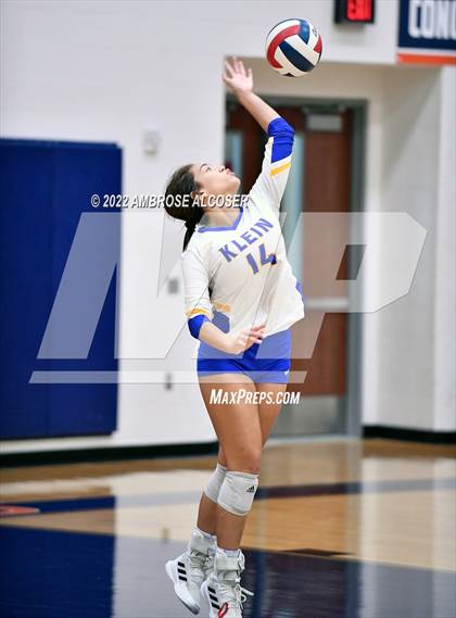 Thumbnail 1 in Steele vs. Klein photogallery.