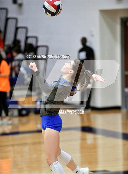 Thumbnail 2 in Steele vs. Klein photogallery.