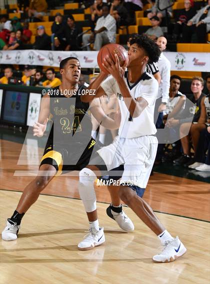 Thumbnail 1 in Notre Dame vs. Notre Dame (SO) (Classic at Damien) photogallery.