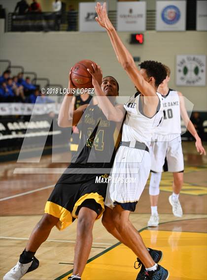 Thumbnail 3 in Notre Dame vs. Notre Dame (SO) (Classic at Damien) photogallery.