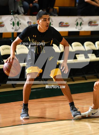 Thumbnail 2 in Notre Dame vs. Notre Dame (SO) (Classic at Damien) photogallery.