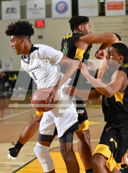 Thumbnail 1 in Notre Dame vs. Notre Dame (SO) (Classic at Damien) photogallery.