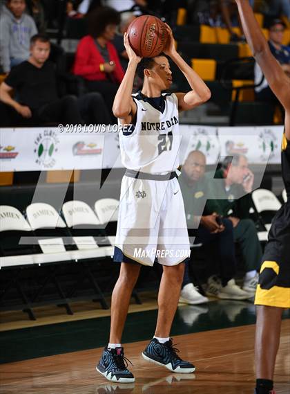 Thumbnail 3 in Notre Dame vs. Notre Dame (SO) (Classic at Damien) photogallery.