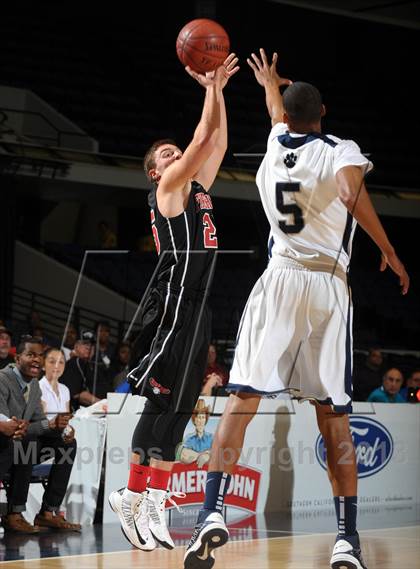 Thumbnail 3 in Rolling Hills Prep vs. Shalhevet (CIF SS D5A Final) photogallery.