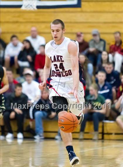Thumbnail 2 in Jesuit vs. Lake Oswego (Les Schwab Invitational) photogallery.