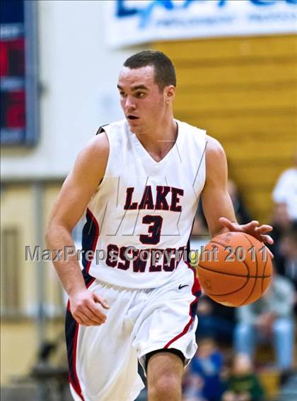 Thumbnail 3 in Jesuit vs. Lake Oswego (Les Schwab Invitational) photogallery.