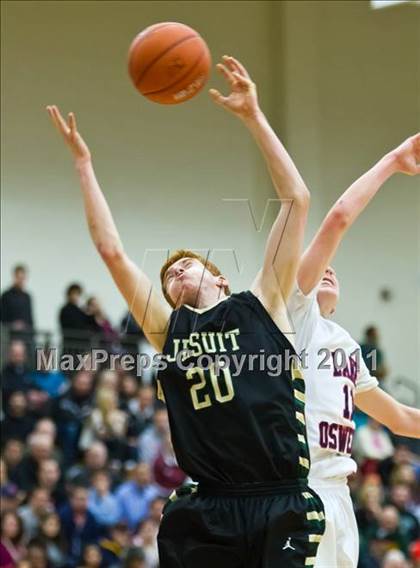 Thumbnail 1 in Jesuit vs. Lake Oswego (Les Schwab Invitational) photogallery.