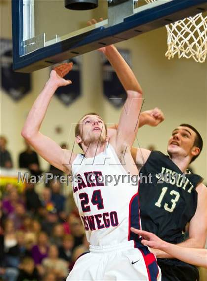 Thumbnail 1 in Jesuit vs. Lake Oswego (Les Schwab Invitational) photogallery.