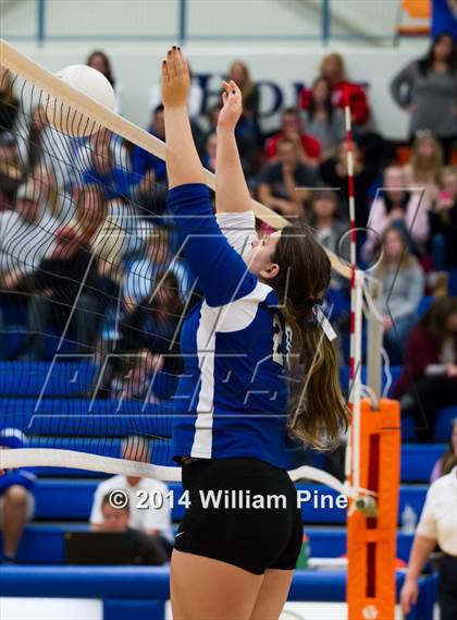 Thumbnail 2 in Rondout Valley vs. Goshen Central (Section 9 Class B Final) photogallery.