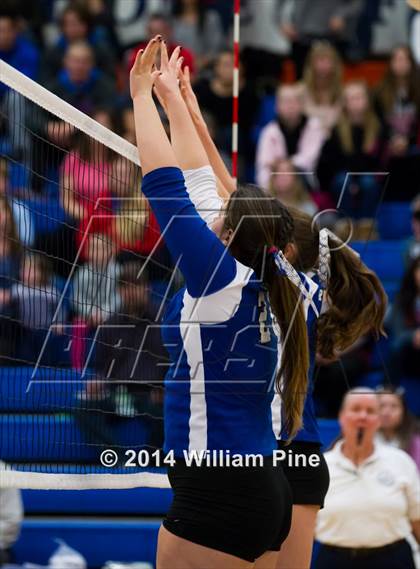 Thumbnail 2 in Rondout Valley vs. Goshen Central (Section 9 Class B Final) photogallery.
