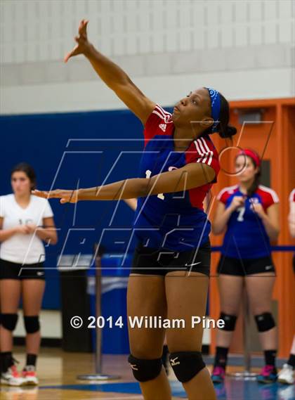 Thumbnail 2 in Rondout Valley vs. Goshen Central (Section 9 Class B Final) photogallery.