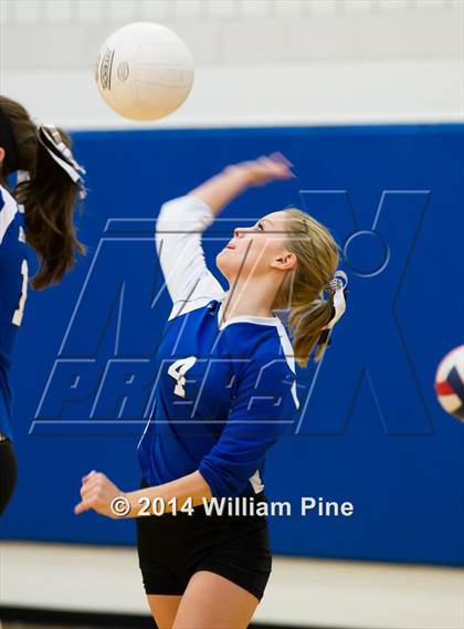 Thumbnail 3 in Rondout Valley vs. Goshen Central (Section 9 Class B Final) photogallery.
