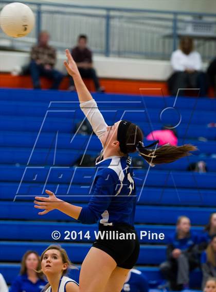 Thumbnail 3 in Rondout Valley vs. Goshen Central (Section 9 Class B Final) photogallery.