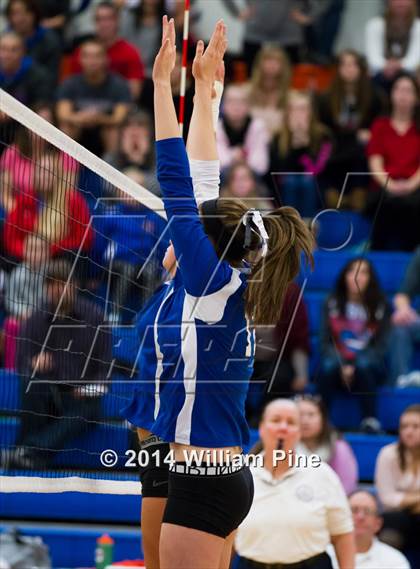 Thumbnail 3 in Rondout Valley vs. Goshen Central (Section 9 Class B Final) photogallery.