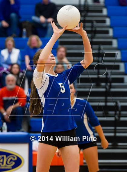 Thumbnail 2 in Rondout Valley vs. Goshen Central (Section 9 Class B Final) photogallery.