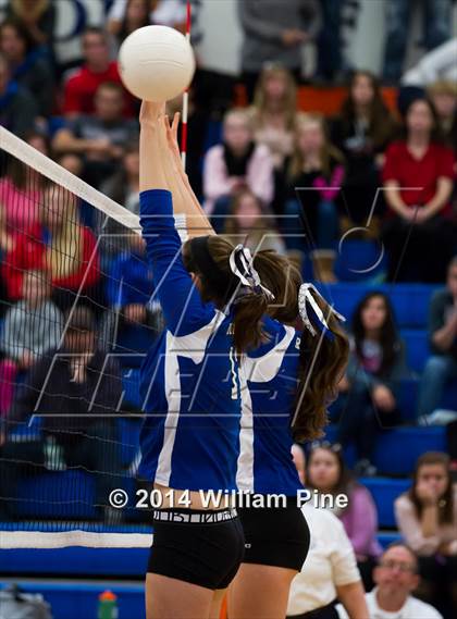Thumbnail 2 in Rondout Valley vs. Goshen Central (Section 9 Class B Final) photogallery.