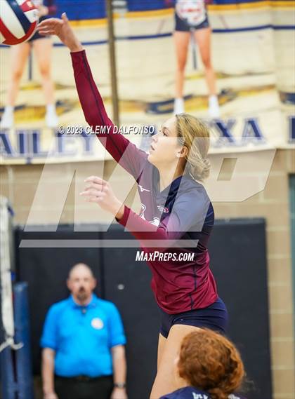 Thumbnail 2 in Regis Jesuit vs Dakota Ridge (Dakota Ridge Varsity Tournament) photogallery.
