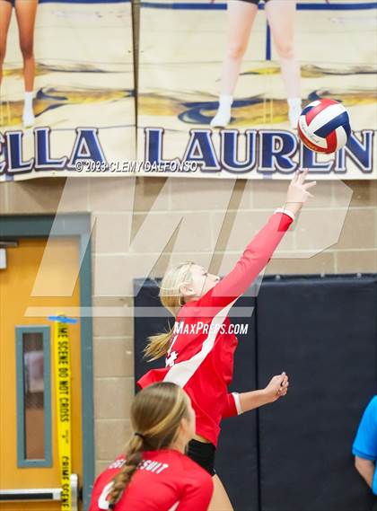 Thumbnail 3 in Regis Jesuit vs Dakota Ridge (Dakota Ridge Varsity Tournament) photogallery.
