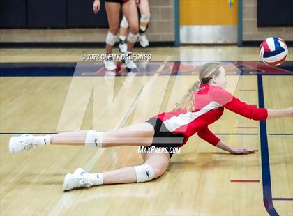 Thumbnail 3 in Regis Jesuit vs Dakota Ridge (Dakota Ridge Varsity Tournament) photogallery.
