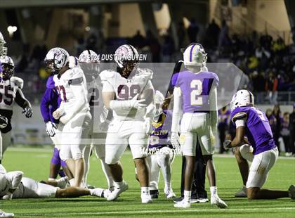 Thumbnail 2 in A&M Consolidated vs. Ball (UIL Football 5A D1 Region III Area Round) photogallery.