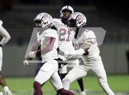 Thumbnail 1 in A&M Consolidated vs. Ball (UIL Football 5A D1 Region III Area Round) photogallery.
