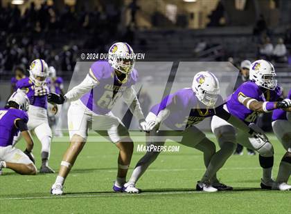 Thumbnail 3 in A&M Consolidated vs. Ball (UIL Football 5A D1 Region III Area Round) photogallery.