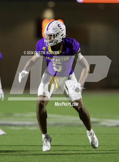 Thumbnail 3 in A&M Consolidated vs. Ball (UIL Football 5A D1 Region III Area Round) photogallery.