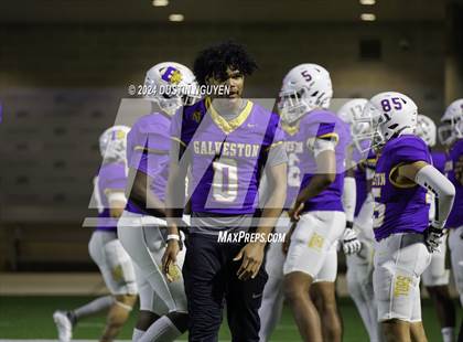 Thumbnail 3 in A&M Consolidated vs. Ball (UIL Football 5A D1 Region III Area Round) photogallery.