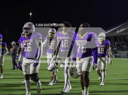 Thumbnail 2 in A&M Consolidated vs. Ball (UIL Football 5A D1 Region III Area Round) photogallery.